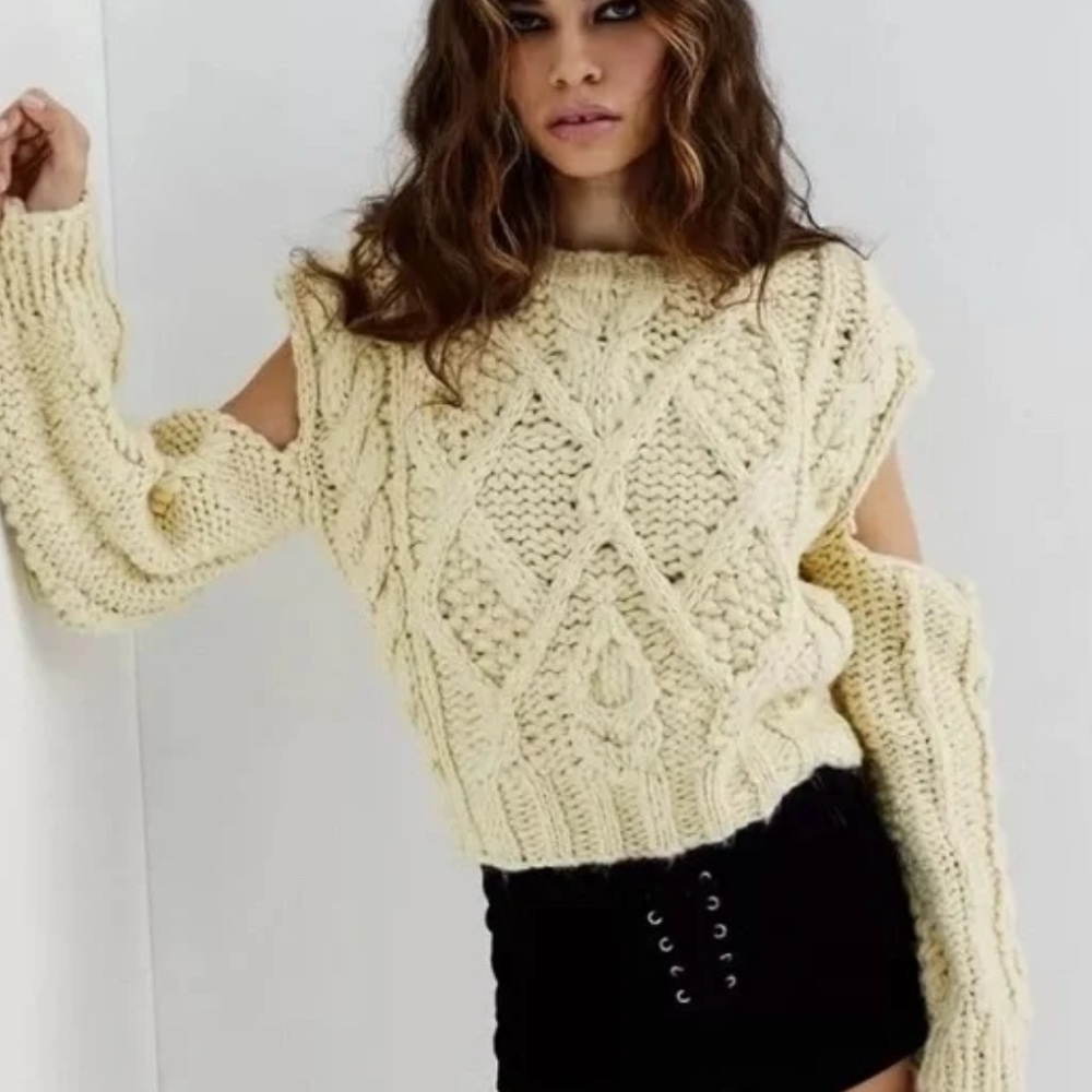 Zara Cream Off-the-Shoulder Sweater with Chunky Knit - Picture 3 of 3